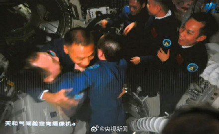 喜悦溢出屏幕！中国6名航天员太空拍全家福