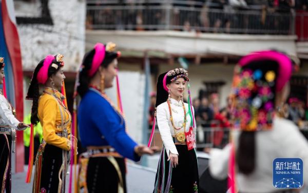 四川丹巴：嘉绒藏族风情节上的传统选美