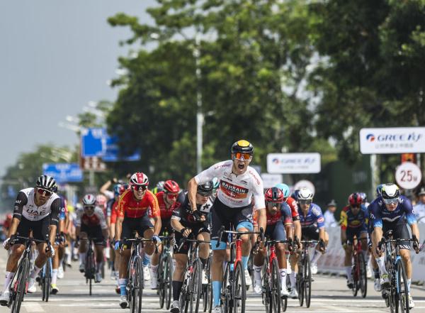 走进学青会举办城钦州:沙排激战蓝天下 滨海风情引客来 走进学青会举办城钦州:沙排激战蓝天下 滨海风情引客来