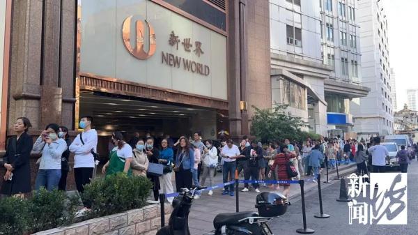 爆火！今天众多上海人在排队，有人6点就来了！警方：小心这种卡