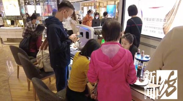 爆火！今天众多上海人在排队，有人6点就来了！警方：小心这种卡