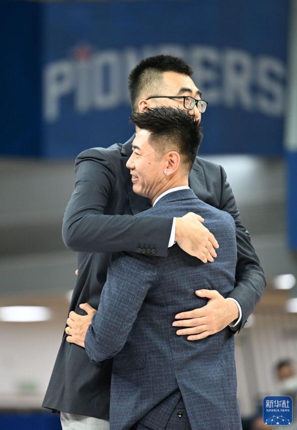 篮球 | 天津先行者队为张兆旭和张楠举办球衣退役仪式