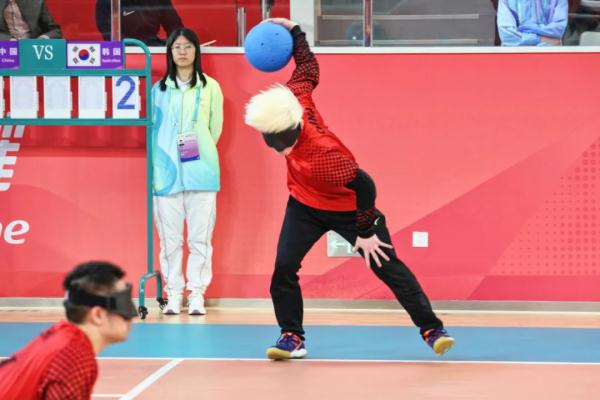 动漫照进现实！夺金后，他做了一件事…