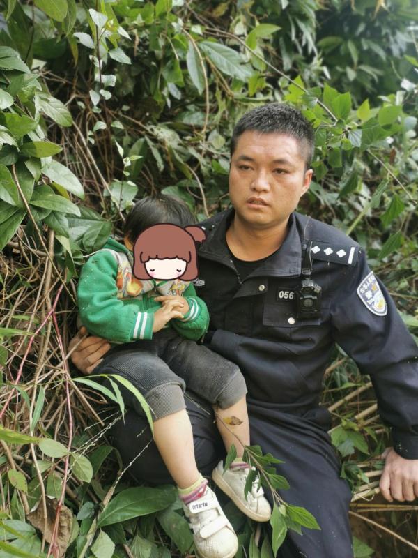 冲上热搜!猴子“绑架”3岁女童 冲上热搜!猴子“绑架”3岁女童