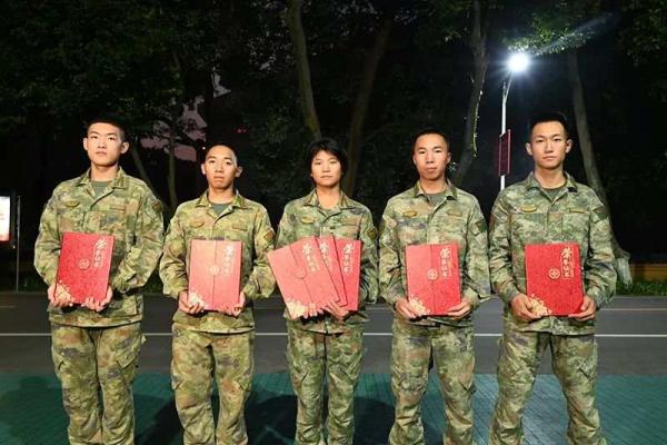 张桂梅的学生考上了军校,还勇夺“三冠王”! 张桂梅的学生考上了军校,还勇夺“三冠王”!