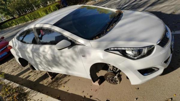 沈阳车主被偷仨轮胎,小偷落网后民警问为什么偷3个?答案让人无语…… 沈阳车主被偷仨轮胎,小偷落网后民警问为什么偷3个?答案让人无语……