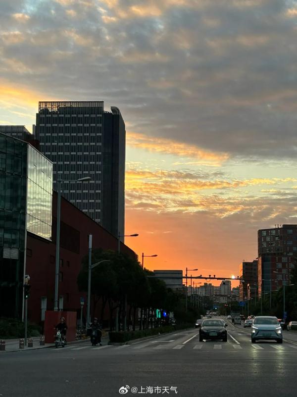 上海今天的橙色晚霞你拍到了吗？冷空气“摆烂”，回暖战线继续拉长，直到…