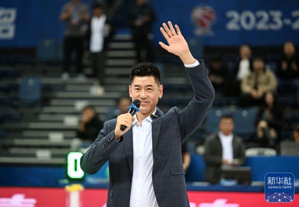 篮球 | 天津先行者队为张兆旭和张楠举办球衣退役仪式