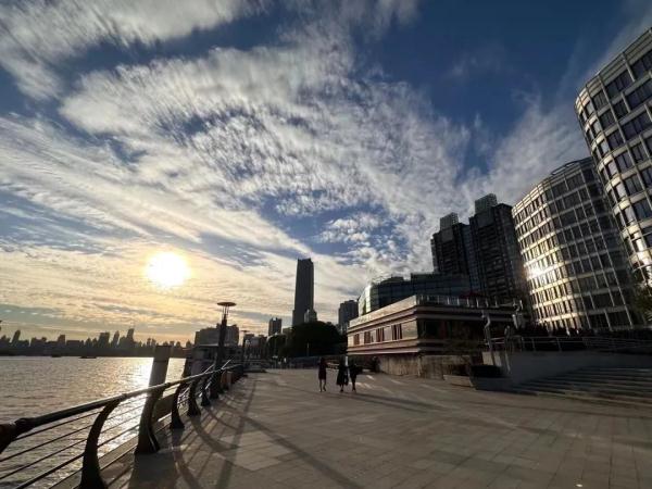 上海今天的橙色晚霞你拍到了吗？冷空气“摆烂”，回暖战线继续拉长，直到…