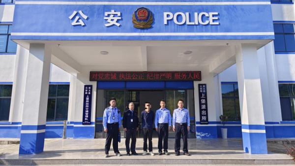 假的、假的!说好的“野生蜂蜜”竟是..... 假的、假的!说好的“野生蜂蜜”竟是.....