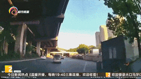 占两个车道、恶意别车、害别人差点撞车……他还放下车窗故意挑衅!他究竟想做啥? 占两个车道、恶意别车、害别人差点撞车……他还放下车窗故意挑衅!他究竟想做啥?