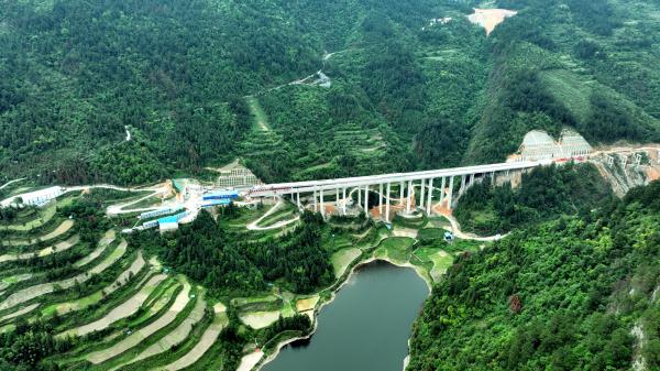 贵州剑黎高速公路20座隧道全线贯通