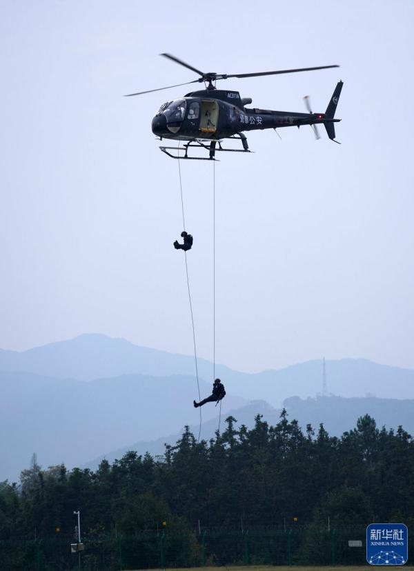 景德镇上演直升机表演