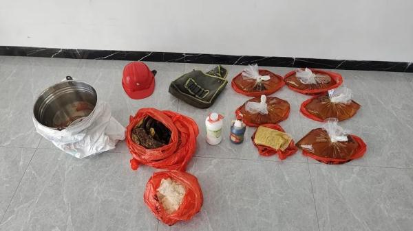 假的、假的!说好的“野生蜂蜜”竟是..... 假的、假的!说好的“野生蜂蜜”竟是.....