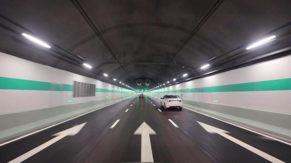 国内最大单管双层城市道路隧道建成通车