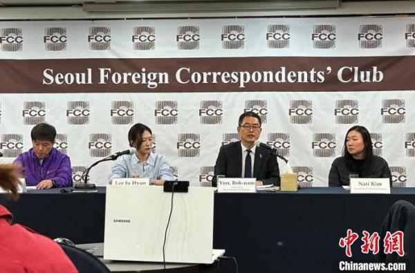 梨泰院踩踏事故一周年:悼念与前行 梨泰院踩踏事故一周年:悼念与前行