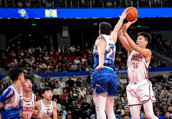 CBA综合 | 青岛双加时险胜上海 新疆加时力克浙江稠州