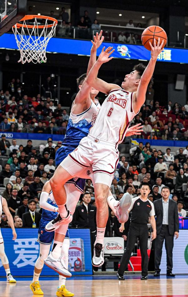 CBA综合 | 青岛双加时险胜上海 新疆加时力克浙江稠州