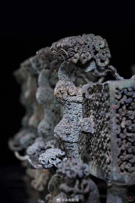 国宝云纹铜禁是数百件碎片复原的 国宝云纹铜禁是数百件碎片复原的