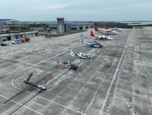 “鲲龙”领衔，70吨水从天而降！