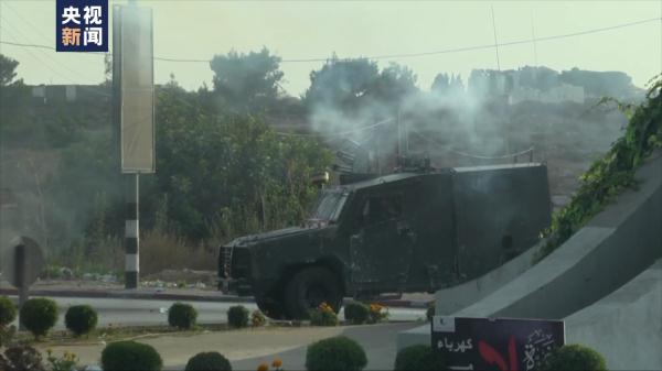 巴民众与以军士兵在约旦河西岸冲突加剧 巴民众与以军士兵在约旦河西岸冲突加剧