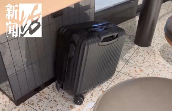 9岁男童夜宿快餐店,不上学不回家!生母:要管另一个小孩,这个没精力 9岁男童夜宿快餐店,不上学不回家!生母:要管另一个小孩,这个没精力