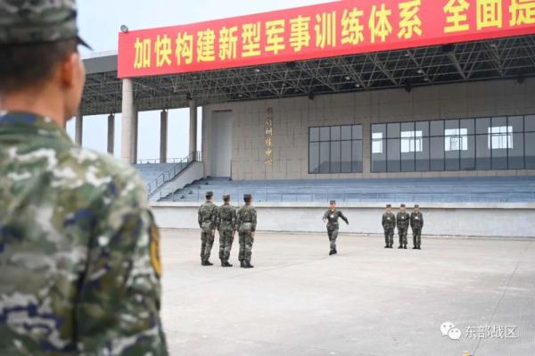 新兵首次队列会操，强！