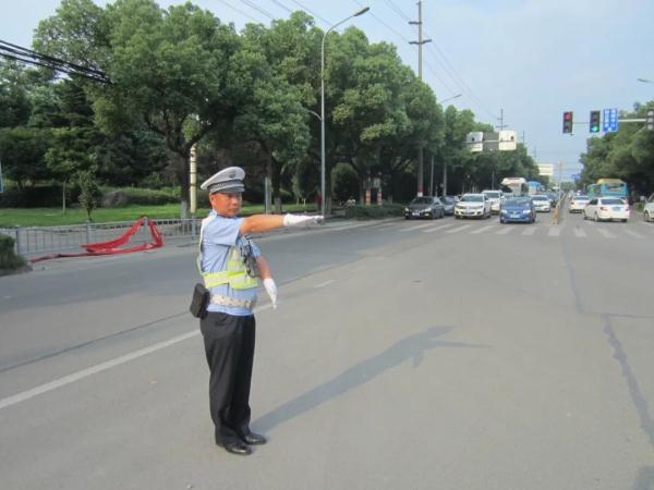 这个月底就退休，你会怎么做？他是这样做的