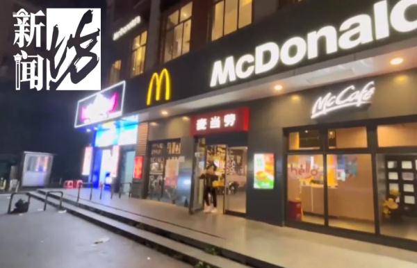 9岁男童夜宿快餐店,不上学不回家!生母:要管另一个小孩,这个没精力 9岁男童夜宿快餐店,不上学不回家!生母:要管另一个小孩,这个没精力