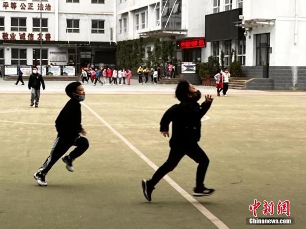 课间十分钟还给孩子，这么难 ?
