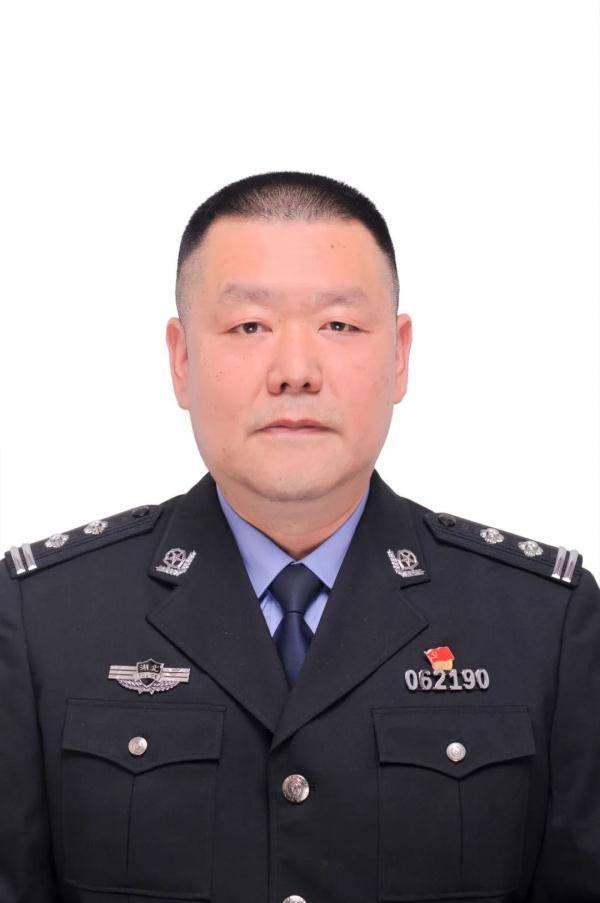 痛心!宜昌一派出所所长突发心梗牺牲,年仅47岁 痛心!宜昌一派出所所长突发心梗牺牲,年仅47岁