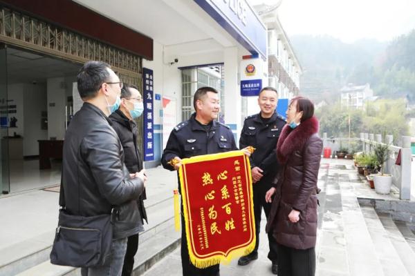 痛心!宜昌一派出所所长突发心梗牺牲,年仅47岁 痛心!宜昌一派出所所长突发心梗牺牲,年仅47岁