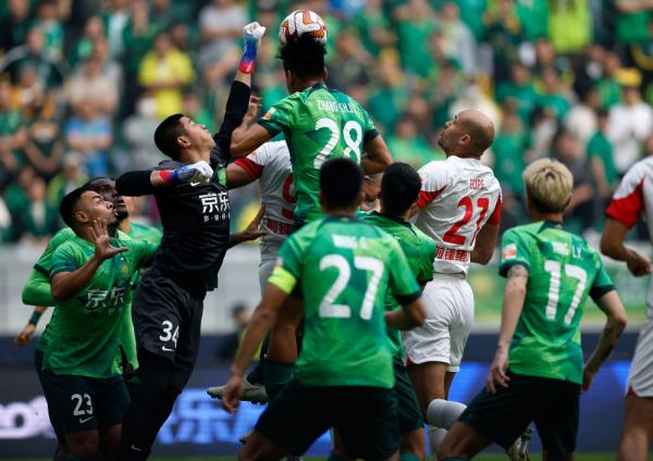 中超丨综合消息:上海海港提前夺冠 降级悬念尚存 中超丨综合消息:上海海港提前夺冠 降级悬念尚存