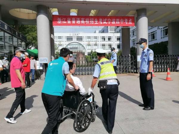 这个月底就退休，你会怎么做？他是这样做的