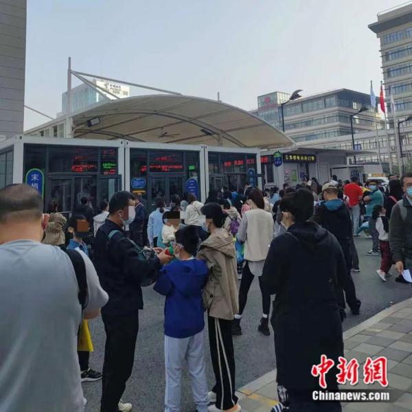 多地门急诊爆满！专家紧急提醒：年纪越小，风险越大