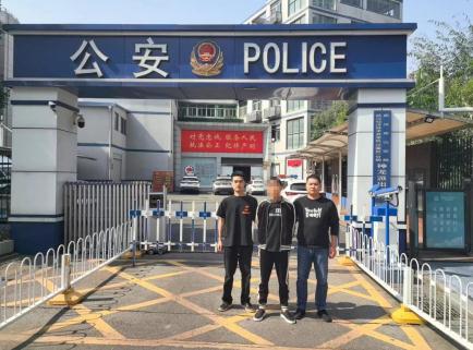 “富少”同时交往6名女友?警方:刑拘! “富少”同时交往6名女友?警方:刑拘!