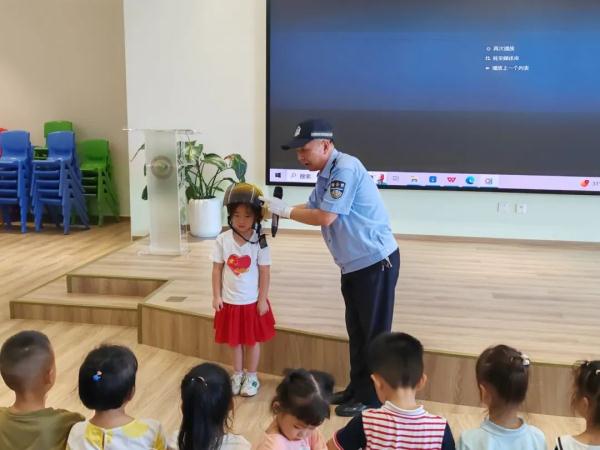 这个月底就退休，你会怎么做？他是这样做的