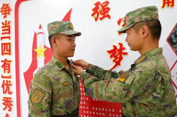 这个列兵,提前晋升中士! 这个列兵,提前晋升中士!