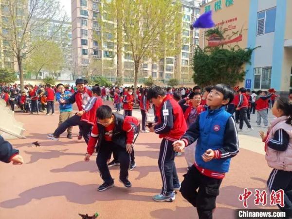 课间十分钟还给孩子，这么难 ?