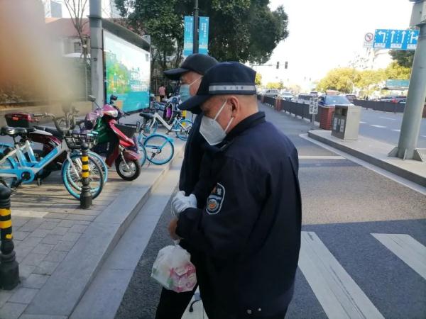 这个月底就退休，你会怎么做？他是这样做的