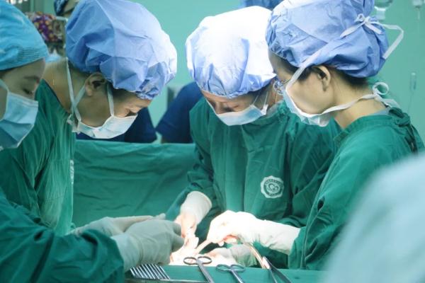 胎儿出生时“五花大绑”,脐带扭转40圈……医生:这个黄金时间一定要把握! 胎儿出生时“五花大绑”,脐带扭转40圈……医生:这个黄金时间一定要把握!