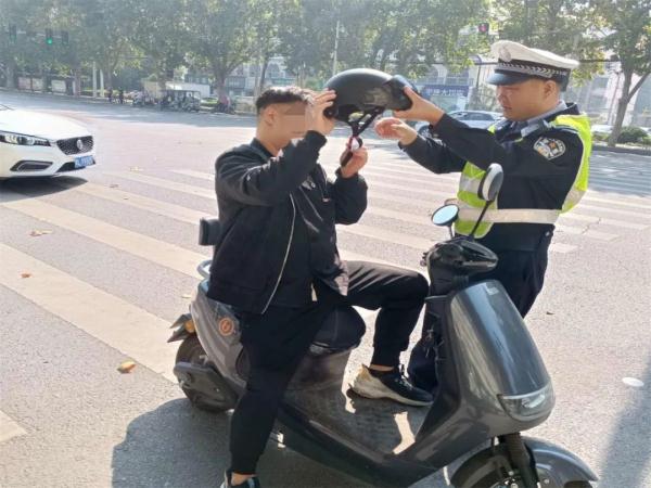 漯河交警持续整治非机动车不文明交通违法行为