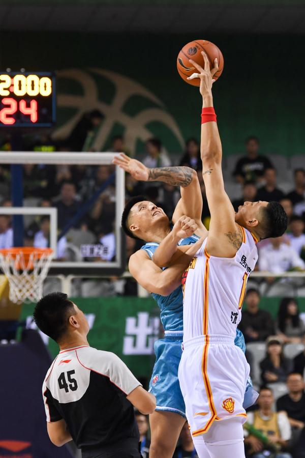 CBA常规赛 | 南京头排苏酒不敌深圳马可波罗