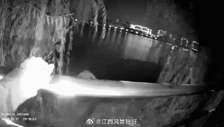 “救上来了！救上来了！”