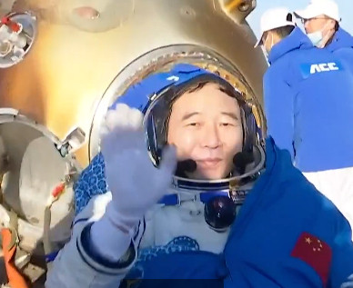 航天员景海鹏出舱