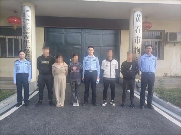 男子输钱后上演“自爆式”求助...网友：这把“同归于尽”局？