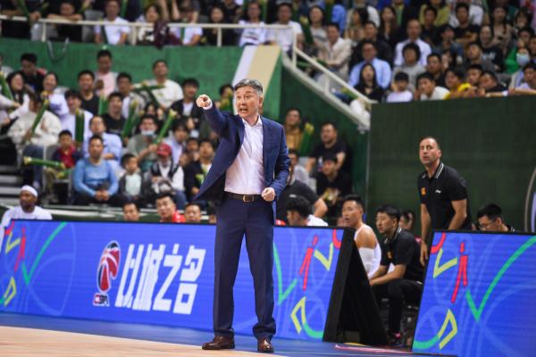 CBA常规赛 | 南京头排苏酒不敌深圳马可波罗