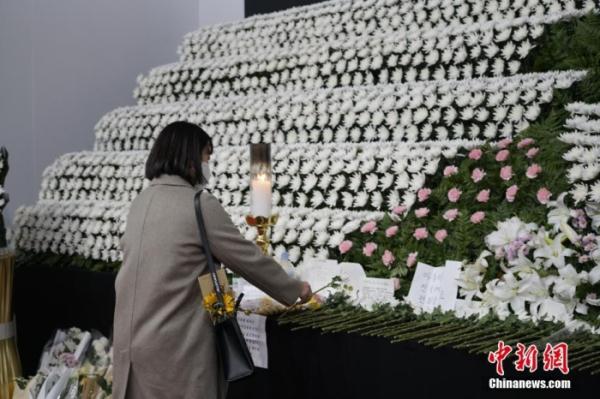 韩国国会举行梨泰院踩踏事故一周年追悼会