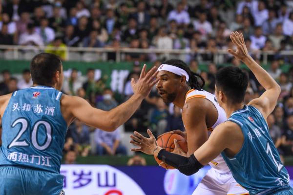 CBA常规赛 | 南京头排苏酒不敌深圳马可波罗