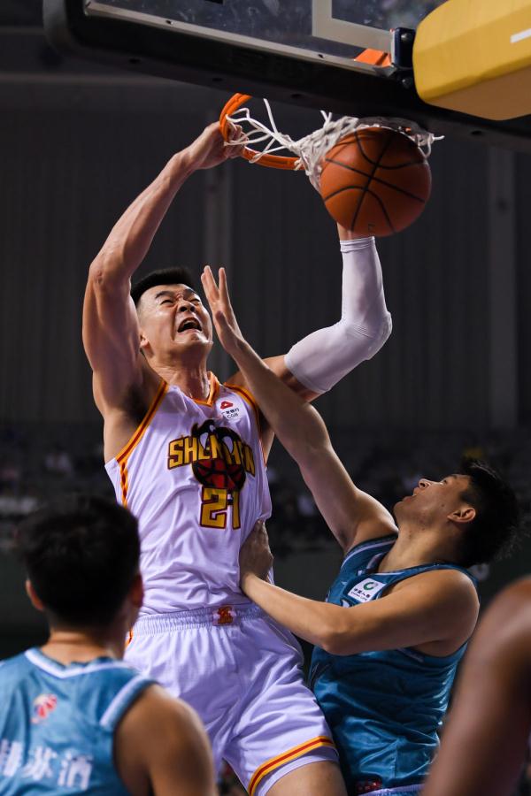 CBA常规赛 | 南京头排苏酒不敌深圳马可波罗